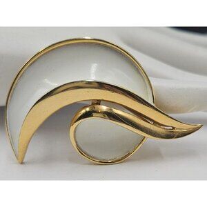 Vintage Crown Trifari Gold & White Enamel Brooch Pin 1960s